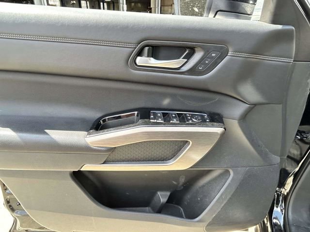 Used 2024 Nissan Pathfinder Platinum image 14