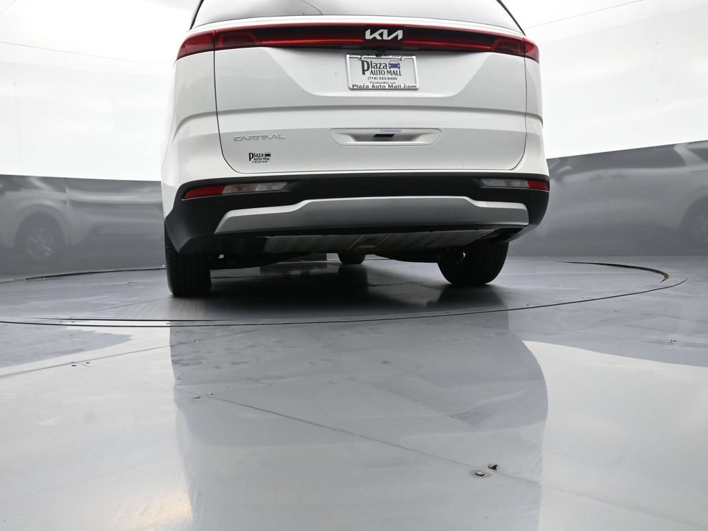 Certified 2024 Kia Carnival LX FWD image 30