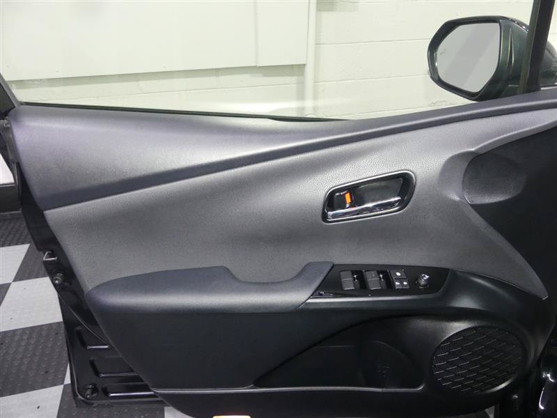 Used 2022 Toyota Prius FWD image 17