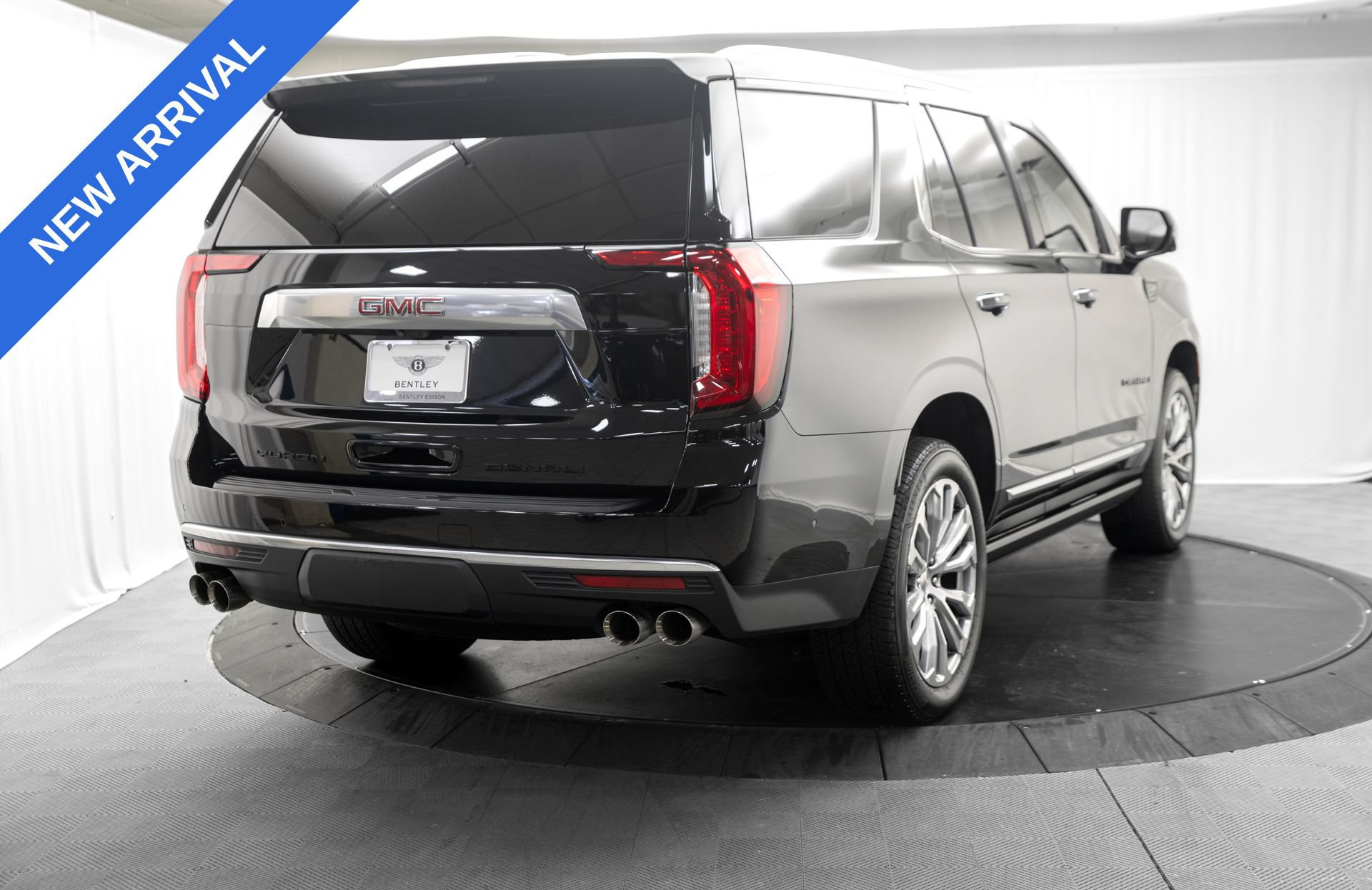 Used 2023 GMC Yukon Denali w/ Advanced Technology Package AWD/4WD image 7