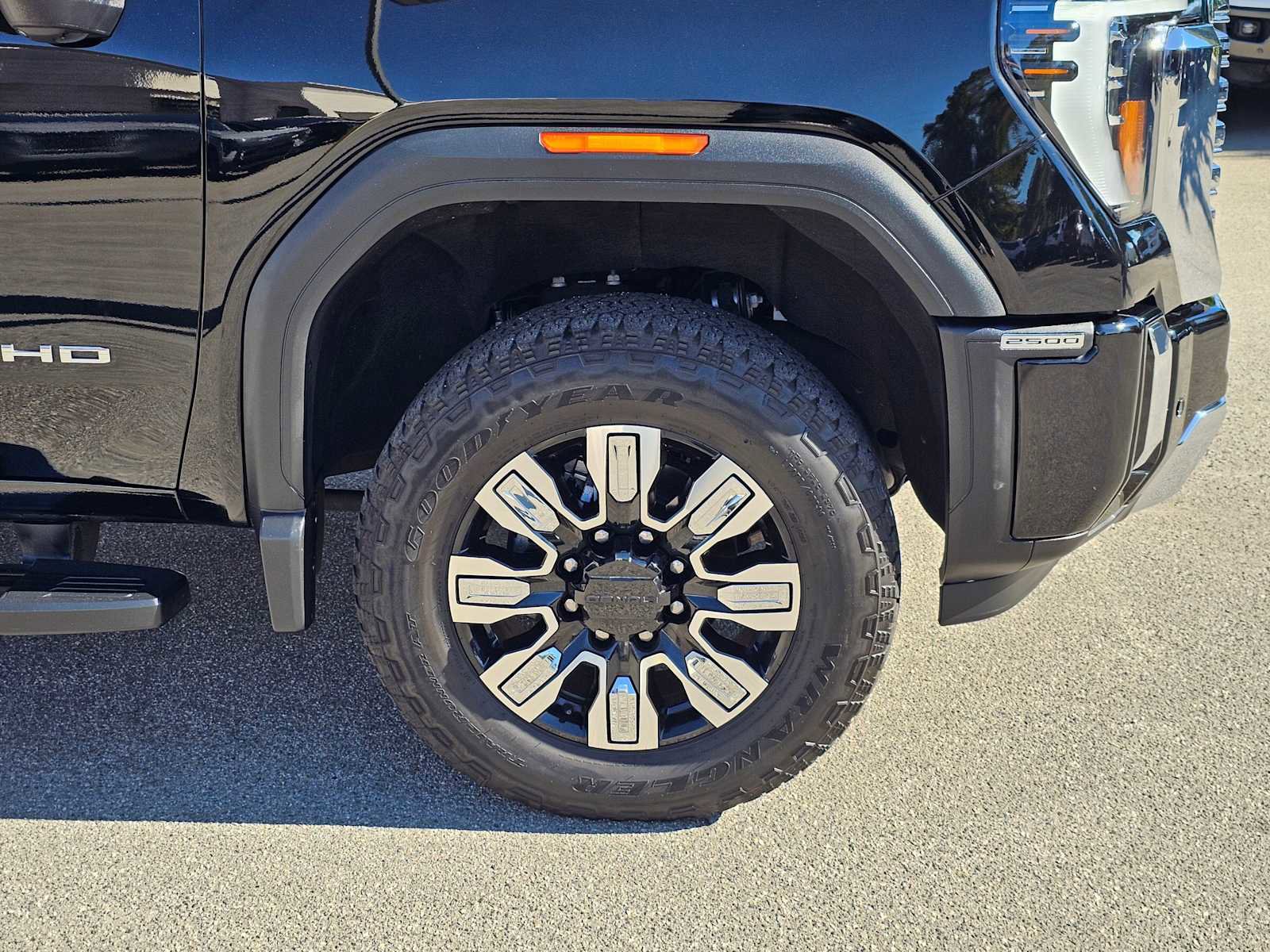 Used 2024 GMC Sierra 2500 Denali w/ Denali Reserve Package image 9