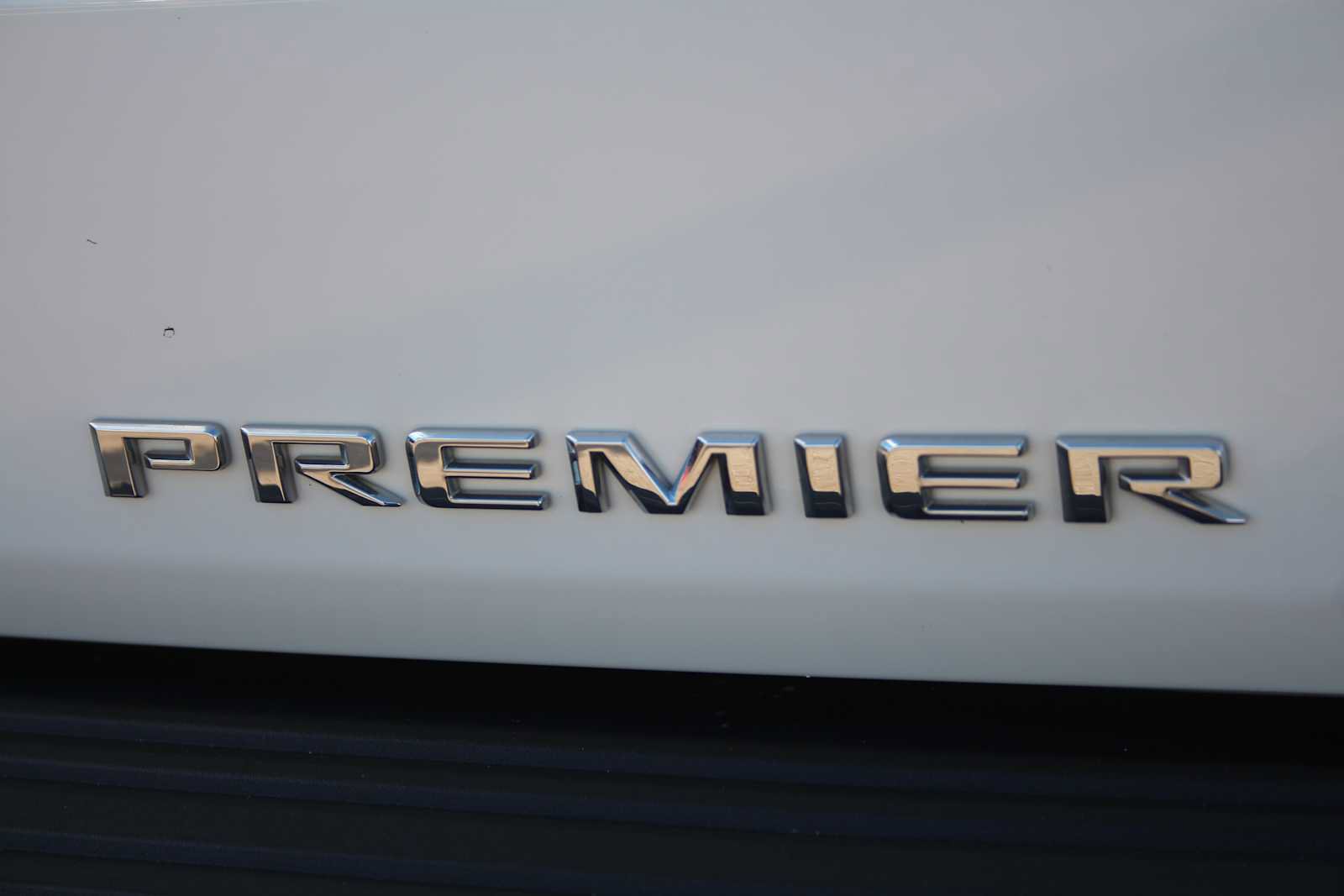 Used 2023 Chevrolet Tahoe Premier AWD/4WD image 16