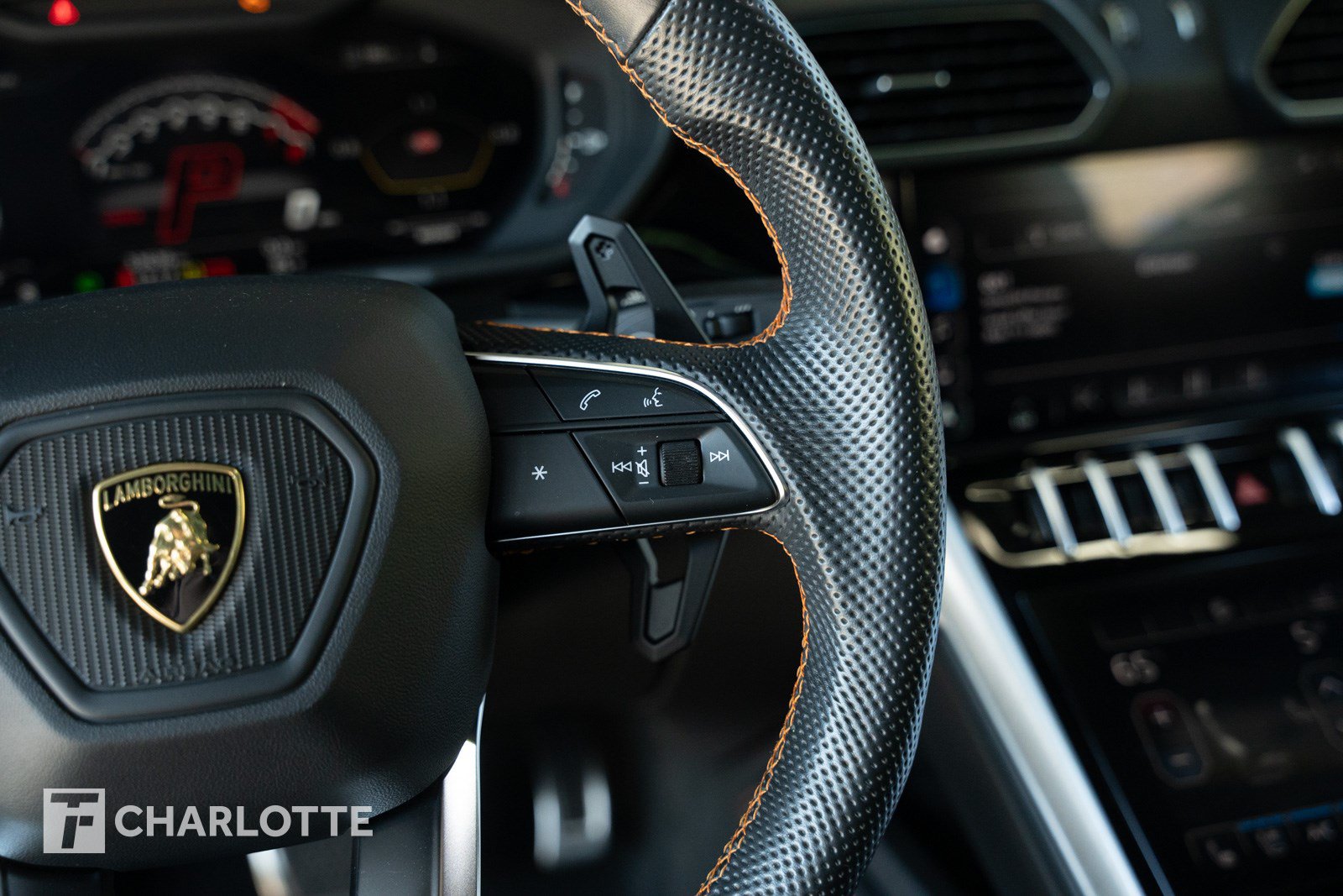 Used 2021 Lamborghini Urus AWD/4WD image 22