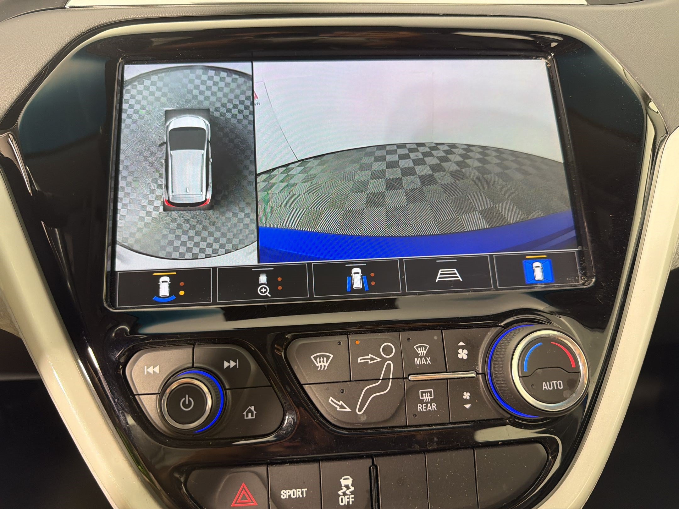 Used 2020 Chevrolet Bolt Premier w/ Infotainment Package FWD image 21