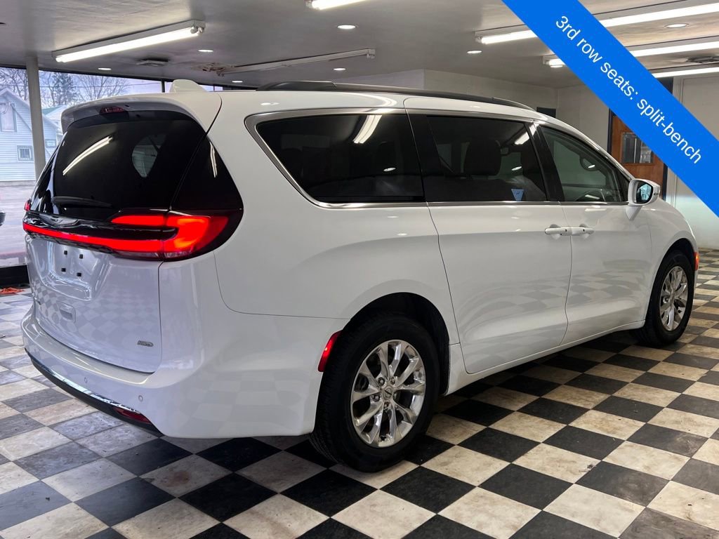 Used 2022 Chrysler Pacifica Touring-L image 14