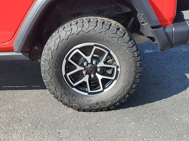 Used 2025 Jeep Wrangler Unlimited Rubicon w/ Convenience Group AWD/4WD image 28