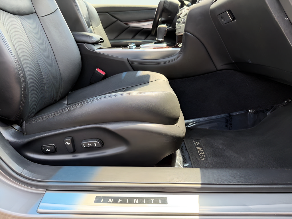 Used 2012 INFINITI M35 w/ Premium Pkg RWD image 29