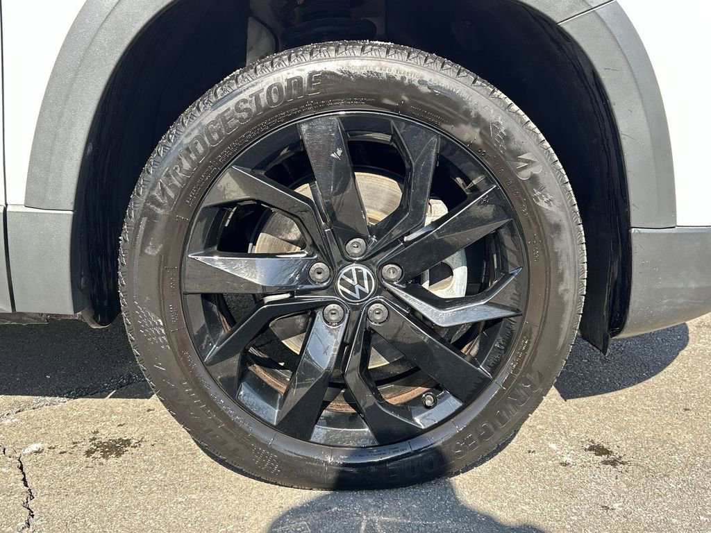 Used 2022 Volkswagen Taos SE w/ Panoramic Sunroof Package image 13
