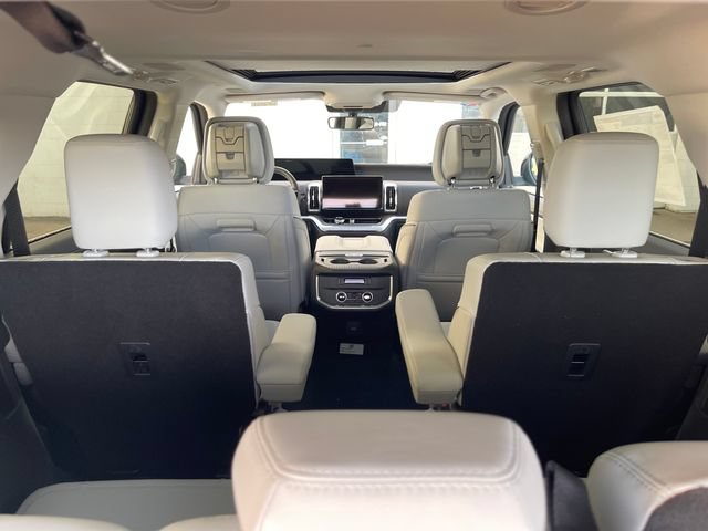New 2026 Ford Expedition Platinum w/ Platinum Ultimate Package AWD/4WD image 31