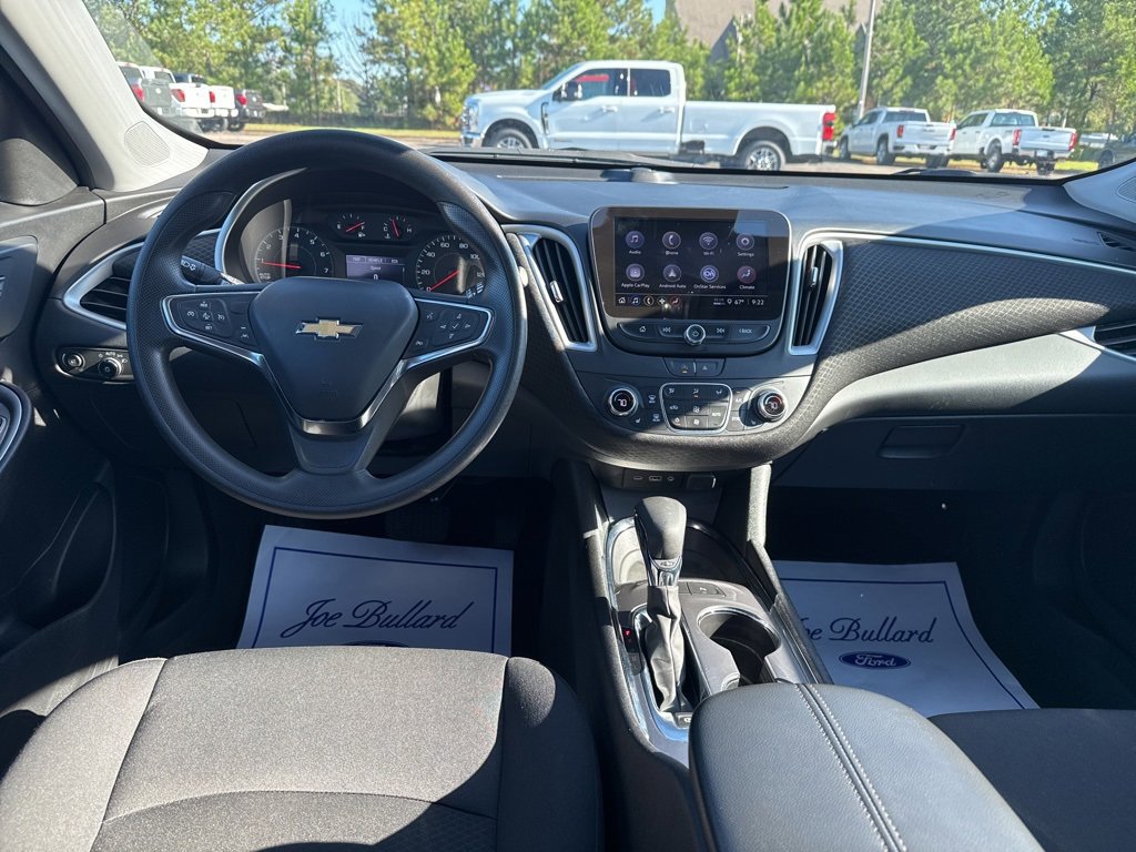 Used 2024 Chevrolet Malibu LT image 2