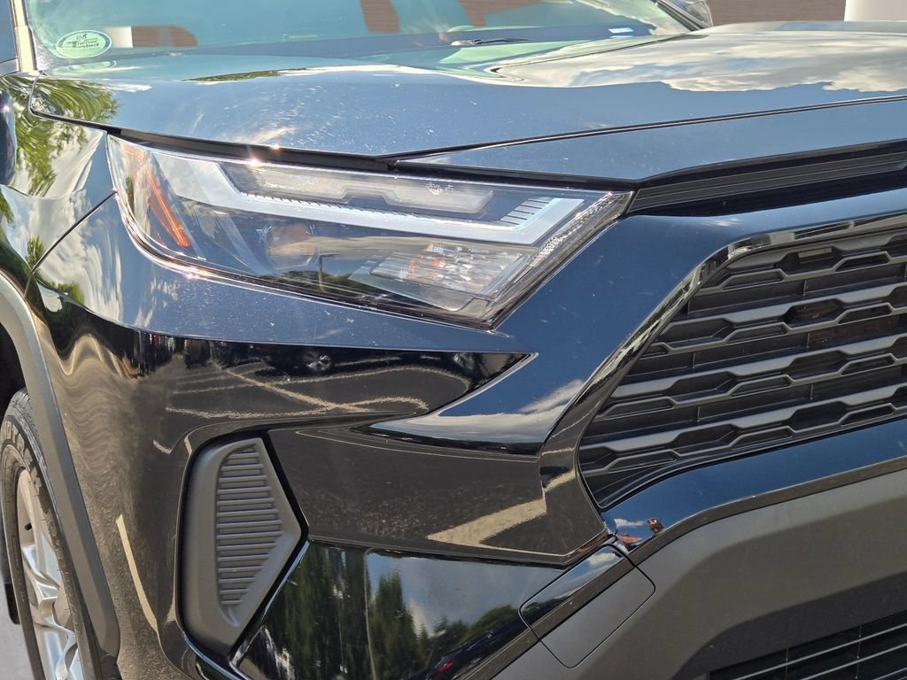 Used 2025 Toyota RAV4 LE AWD/4WD image 2