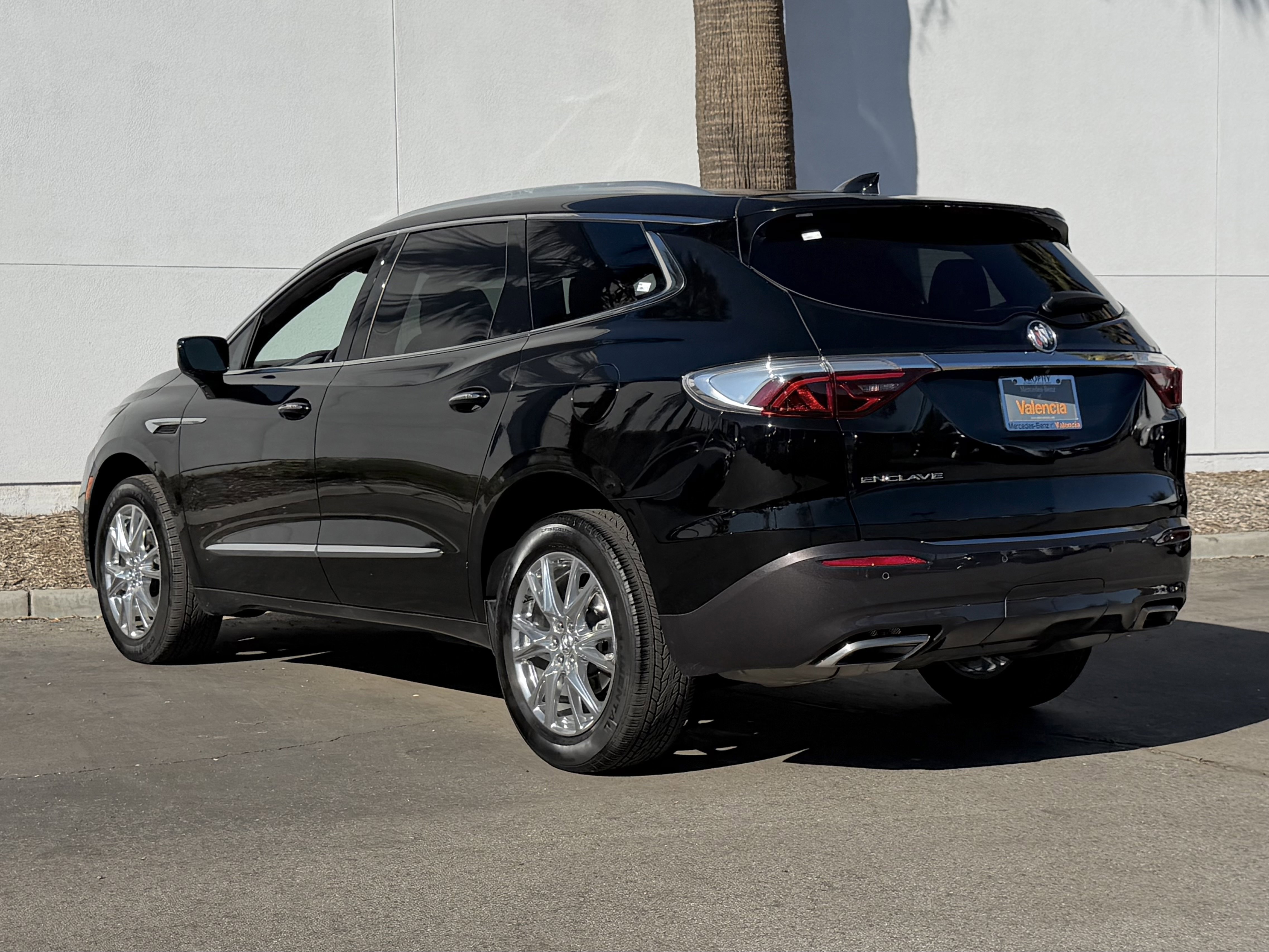 Used 2024 Buick Enclave Essence w/ Experience Buick Package image 9