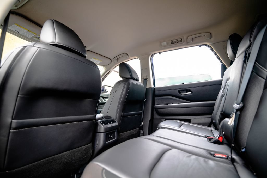 Used 2023 Nissan Pathfinder SL FWD image 33