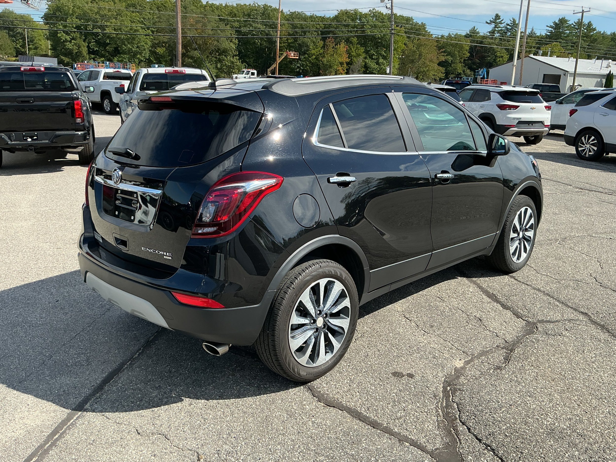 Certified 2022 Buick Encore Preferred AWD/4WD image 3