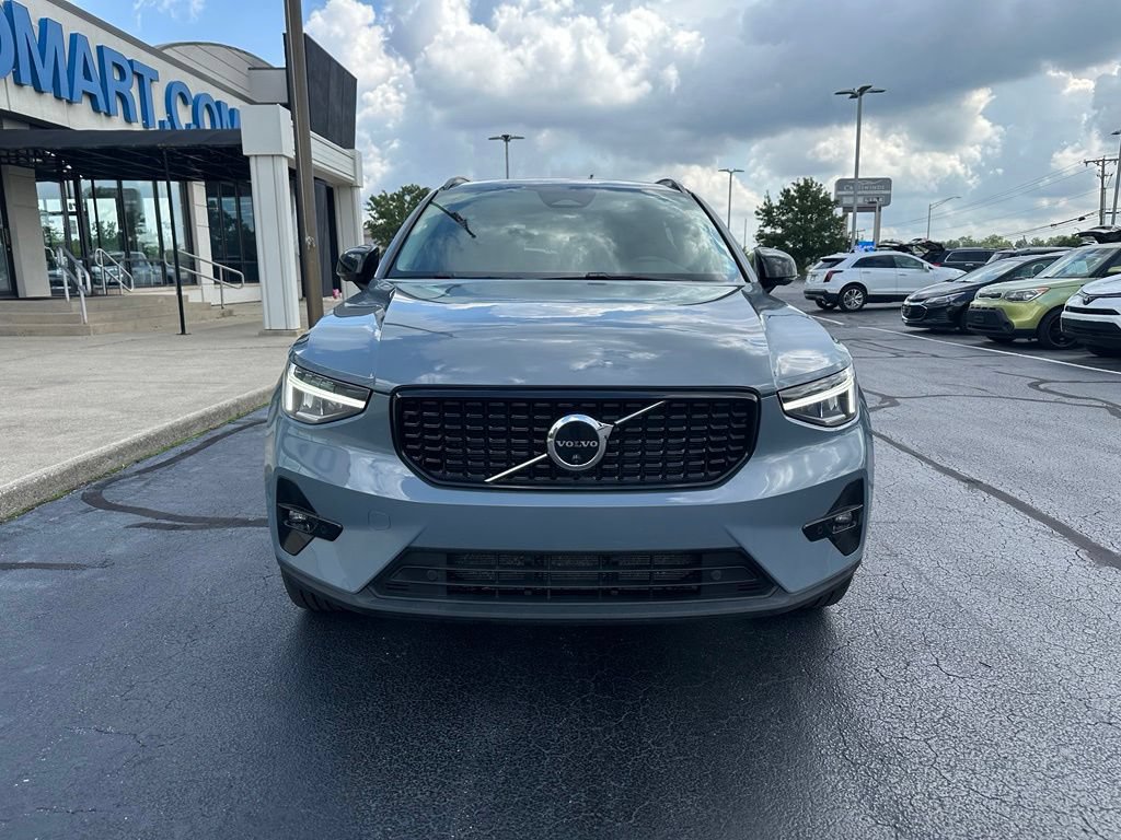 Used 2023 Volvo XC40 B5 Ultimate AWD/4WD image 2