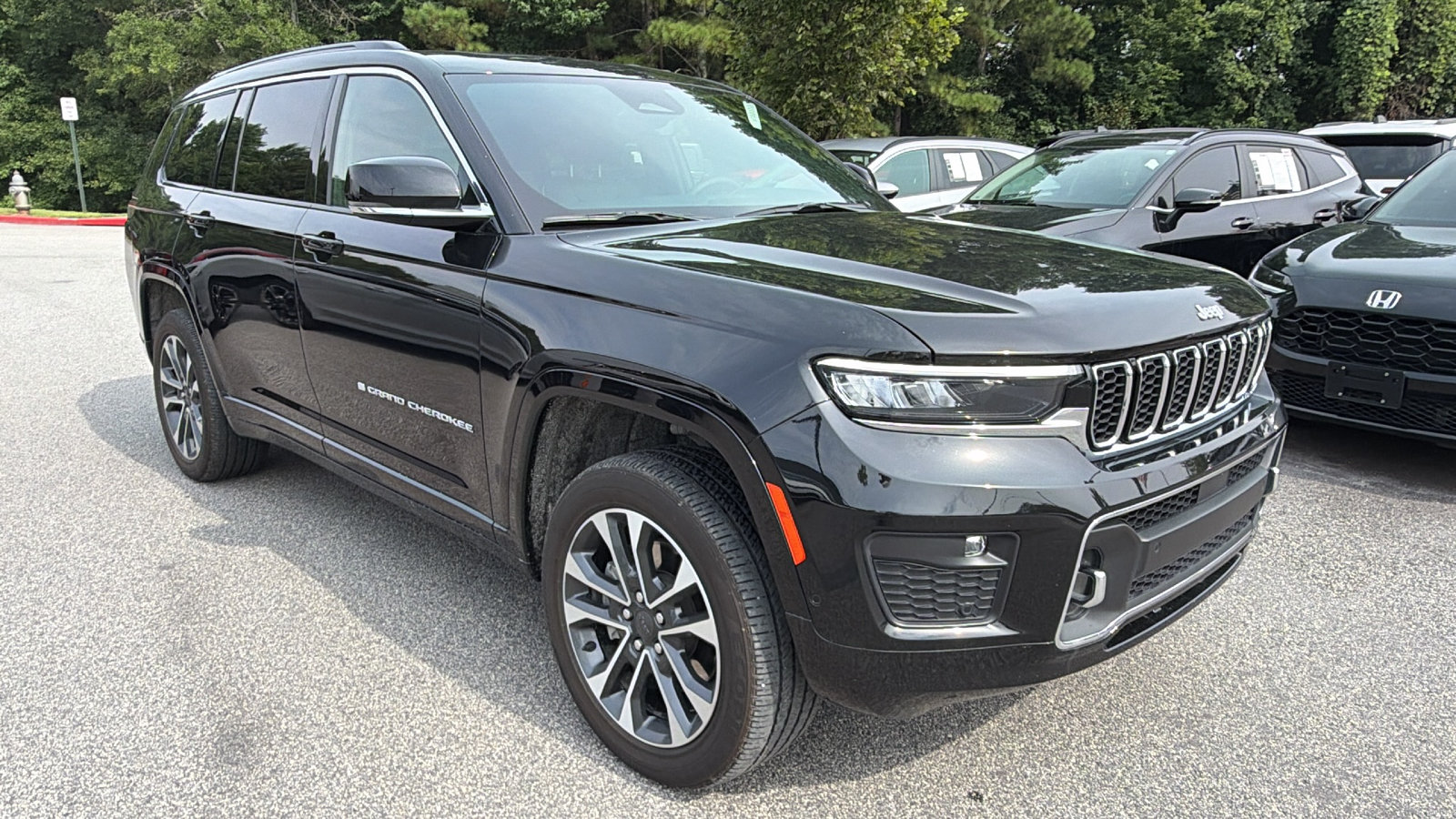 Used 2025 Jeep Grand Cherokee L Overland w/ Luxury Tech Group IV AWD/4WD image 5