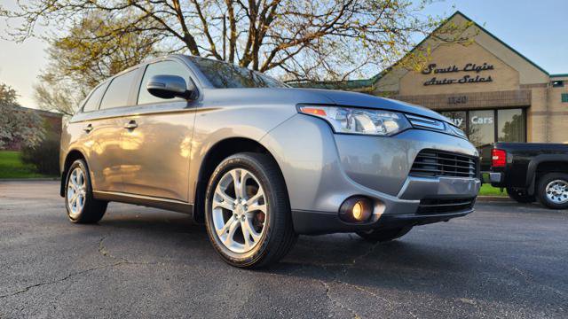 Used 2014 Mitsubishi Outlander SE FWD image 1