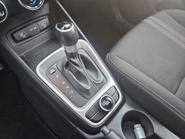 Used 2023 Hyundai Venue SEL image 24