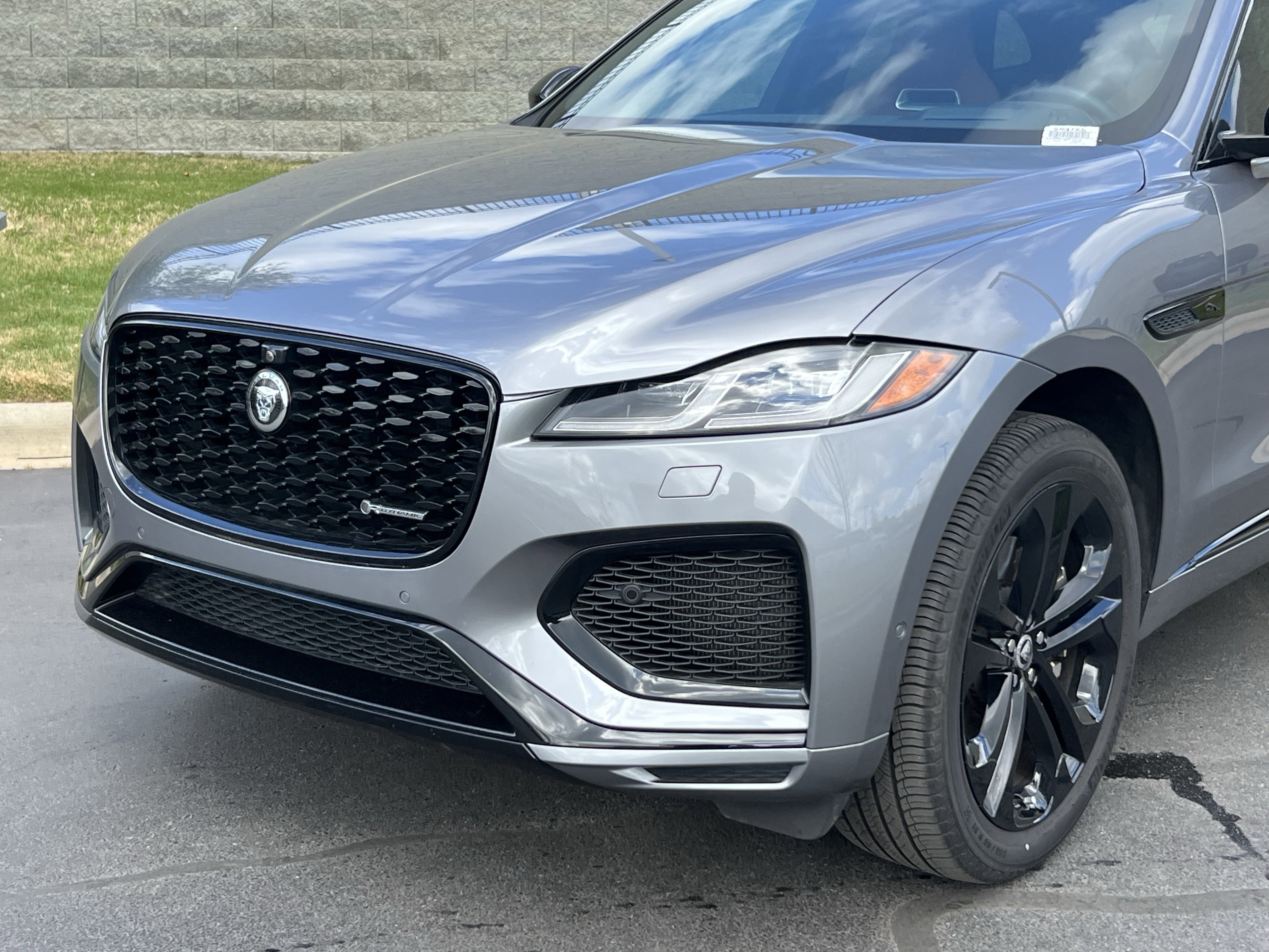 Used 2025 Jaguar F-PACE R-Dynamic S image 11