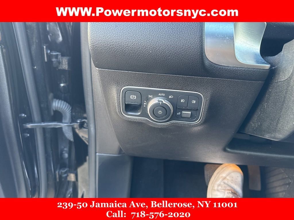 Used 2021 Mercedes-Benz GLB 250 4MATIC w/ Premium Package image 31