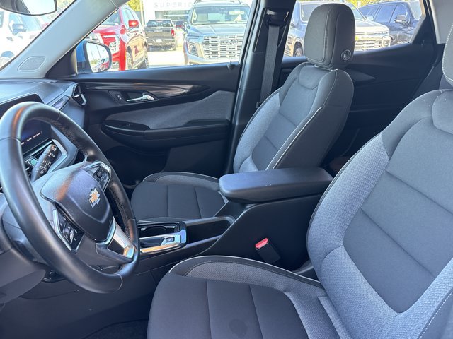 Used 2025 Chevrolet TrailBlazer LT w/ LT Cold Weather Package FWD image 12
