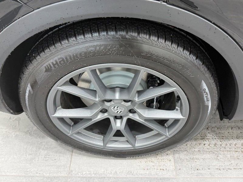Certified 2024 Porsche Cayenne image 8