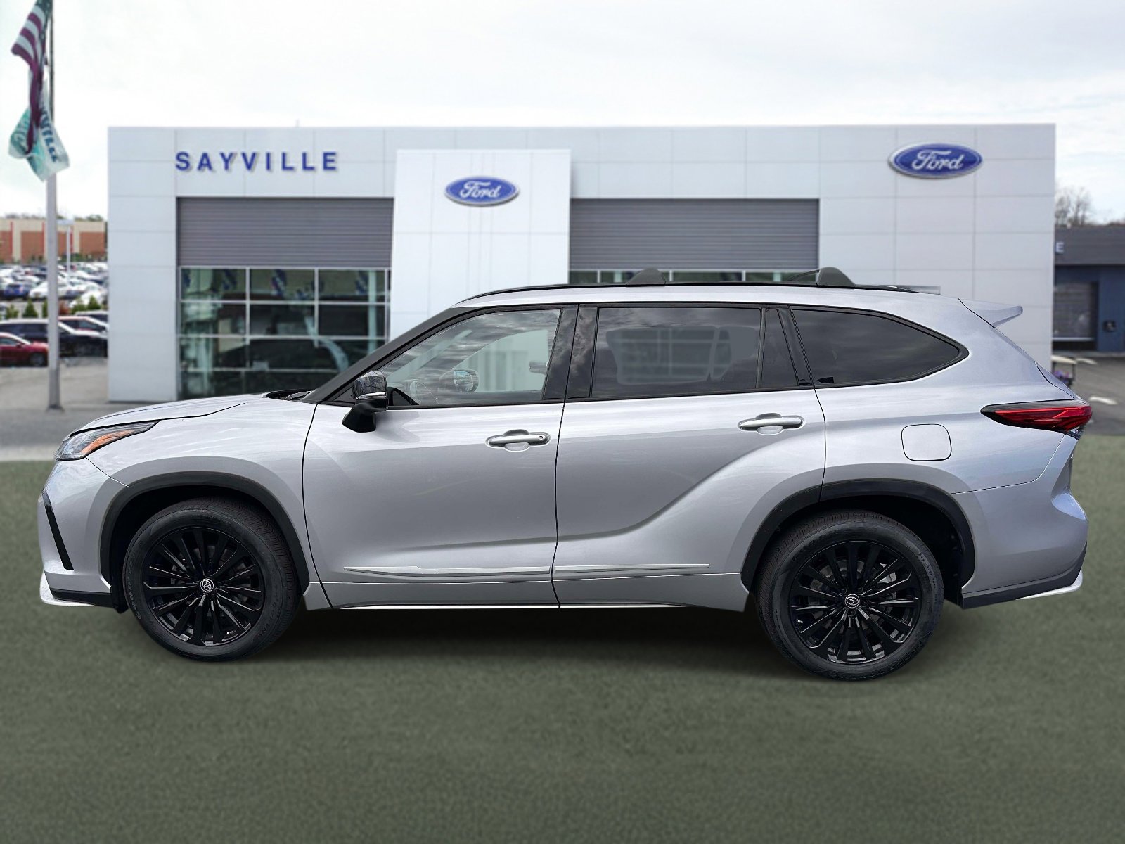 Used 2023 Toyota Highlander XSE AWD/4WD image 2