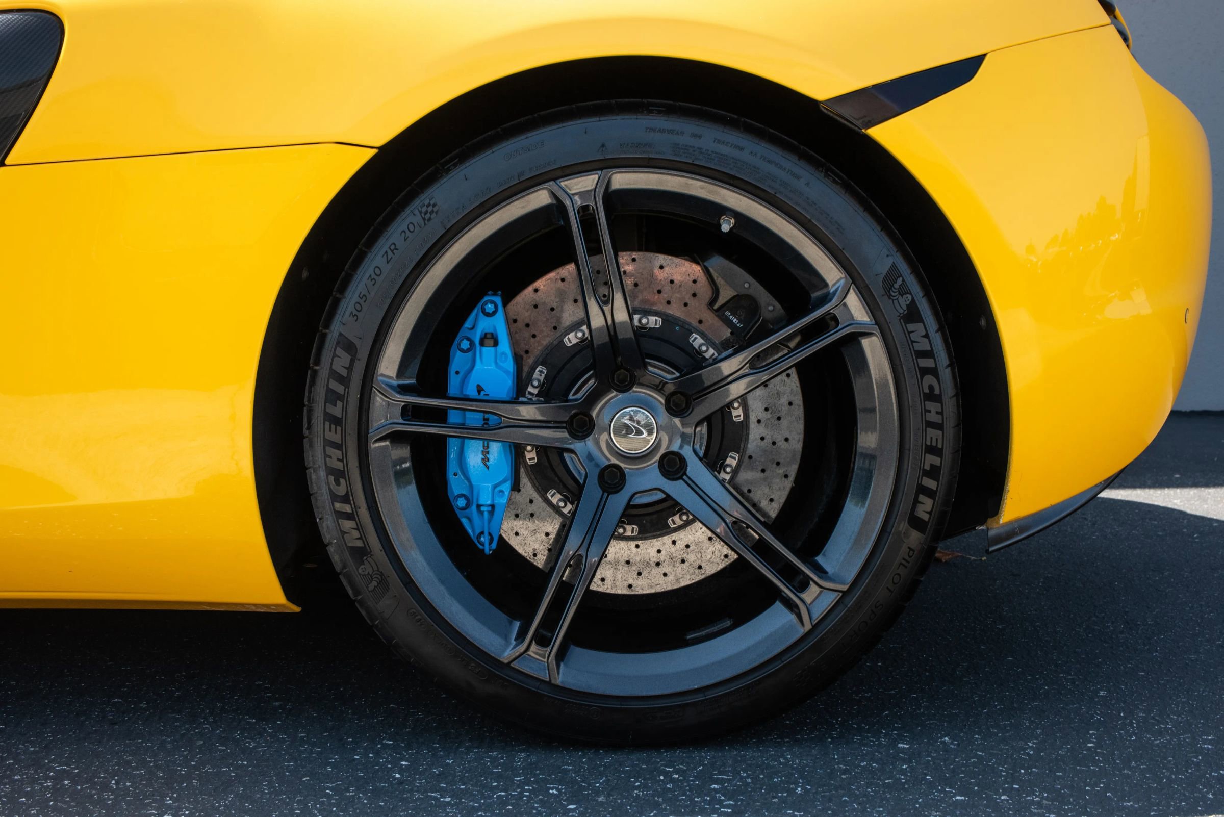 Used 2015 McLaren 650S Spider image 35