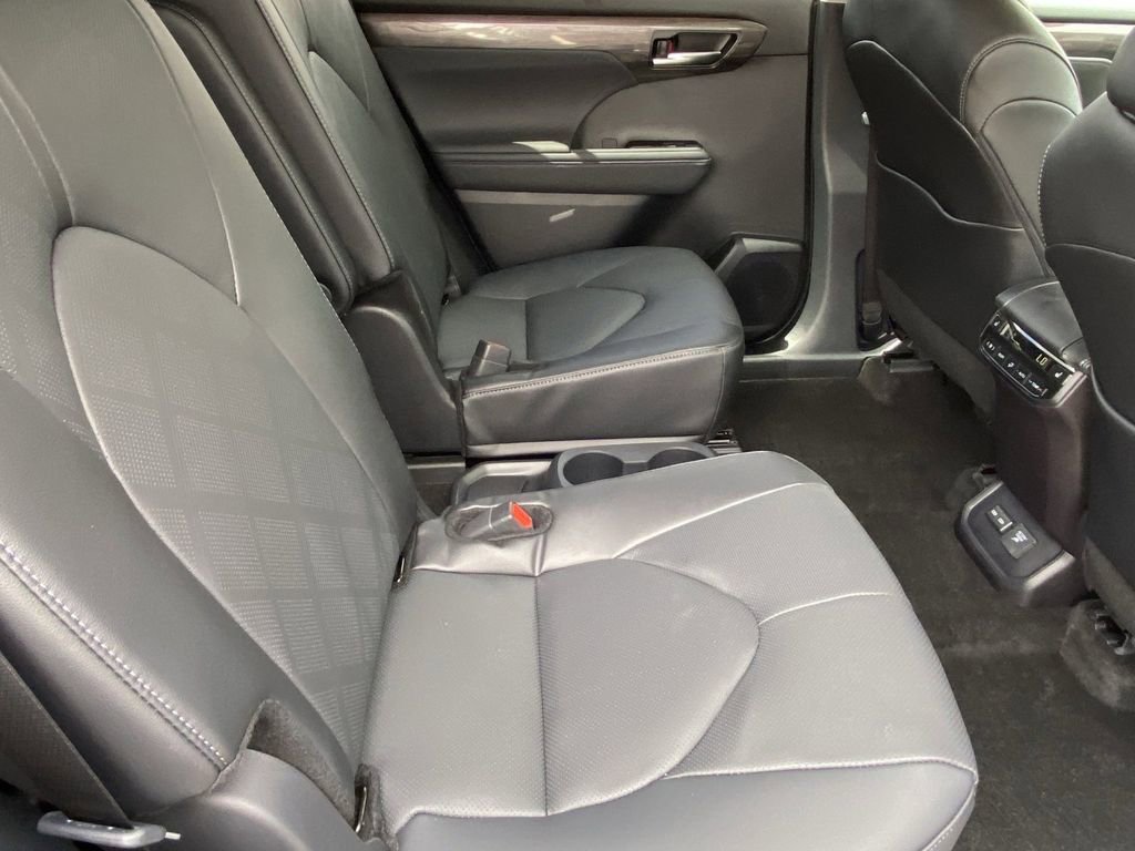 Certified 2026 Toyota Highlander Platinum AWD/4WD image 19