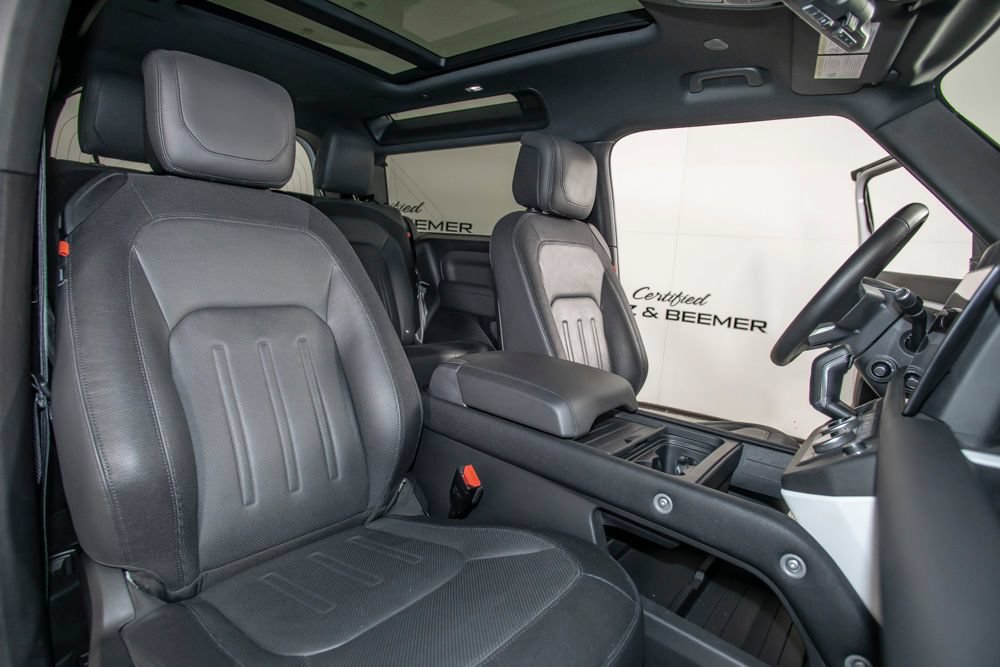Used 2022 Land Rover Defender 90 X-Dynamic HSE AWD/4WD image 16