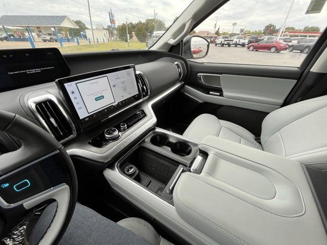 New 2025 Ford Expedition Platinum image 15