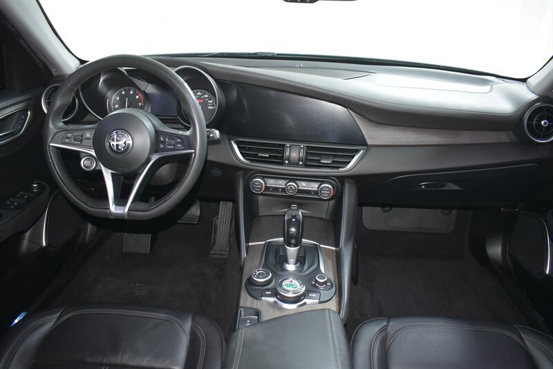 Used 2019 Alfa Romeo Giulia Ti image 9