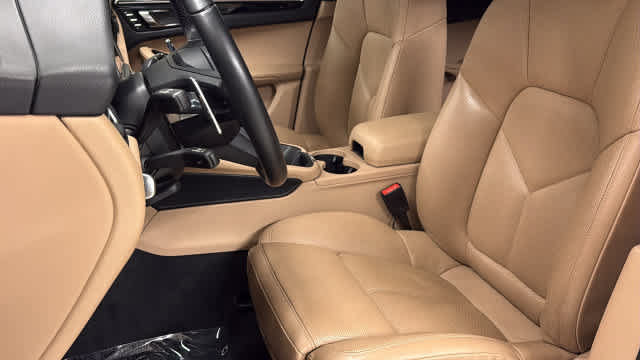 Used 2022 Porsche Macan AWD/4WD image 25