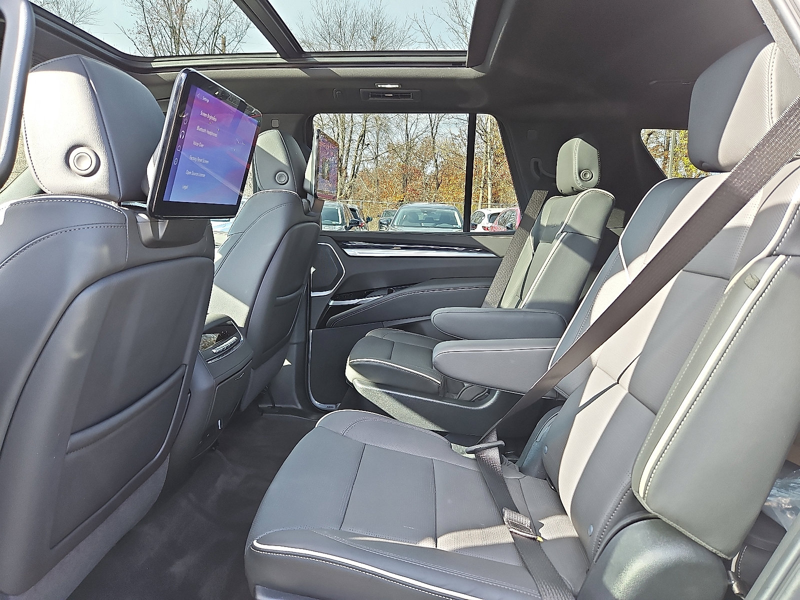 Certified 2025 Cadillac Escalade Sport w/ LPO, ONYX Package image 10