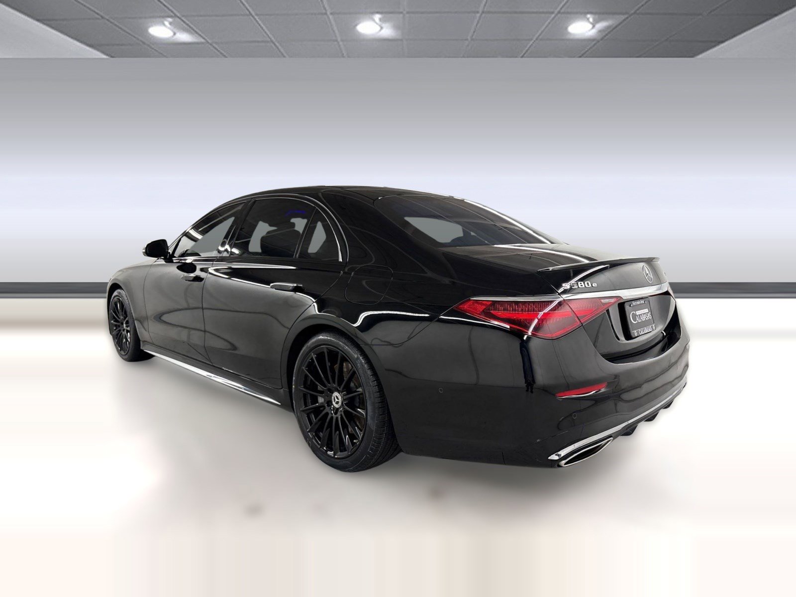 Used 2024 Mercedes-Benz S 580e 4MATIC Sedan image 3