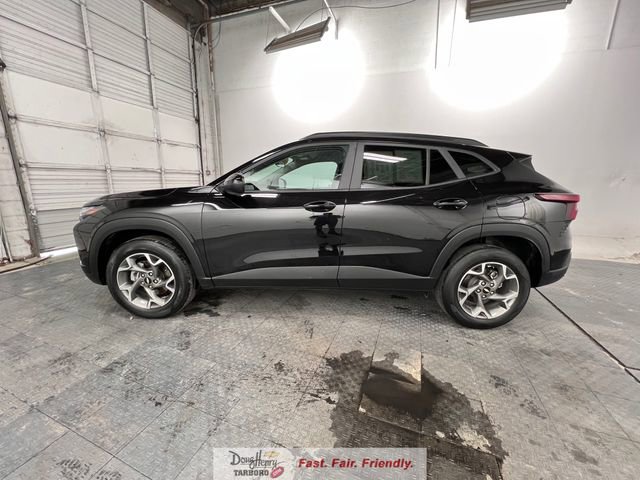 Used 2025 Chevrolet Trax LT image 5