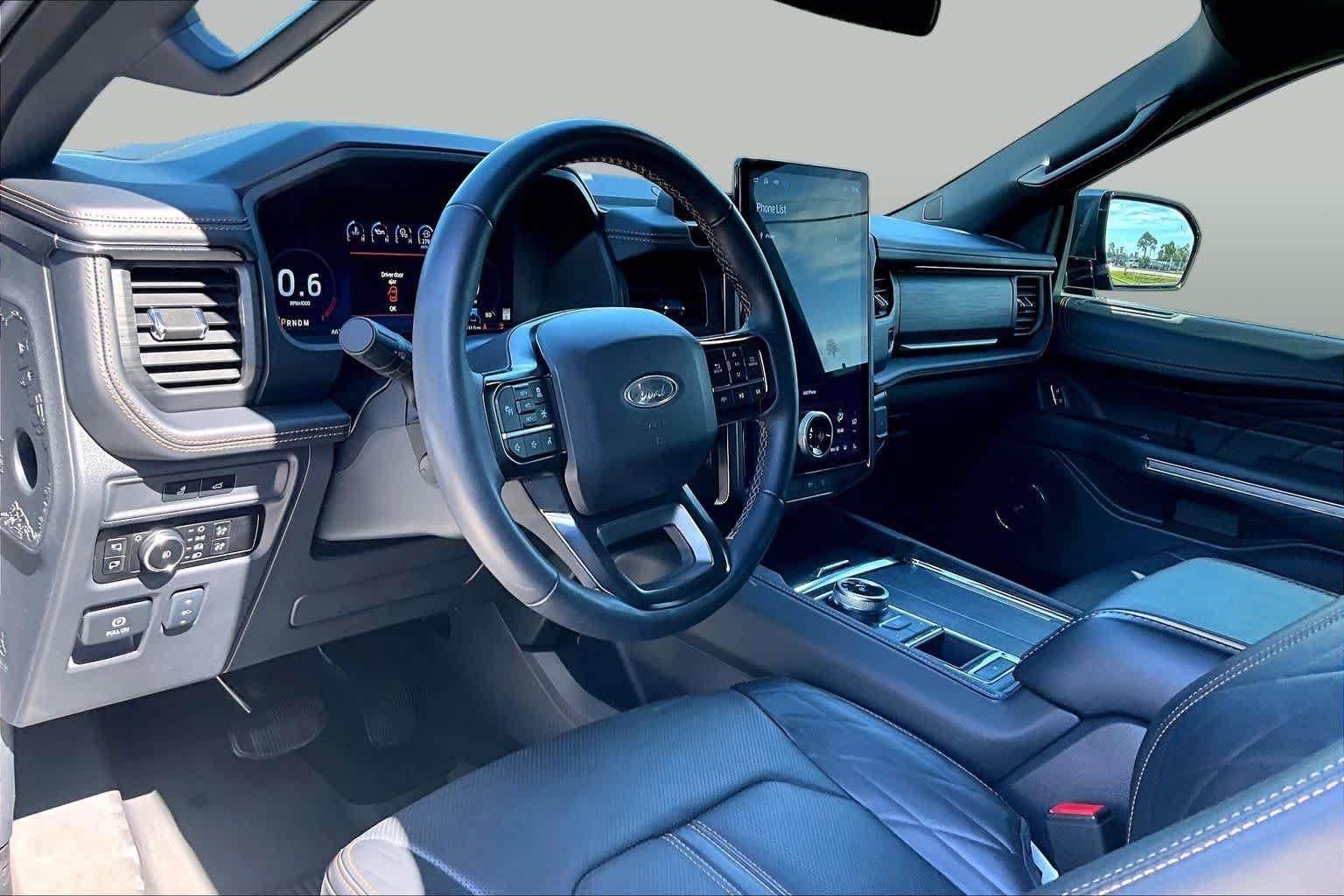 Used 2024 Ford Expedition Platinum RWD image 18