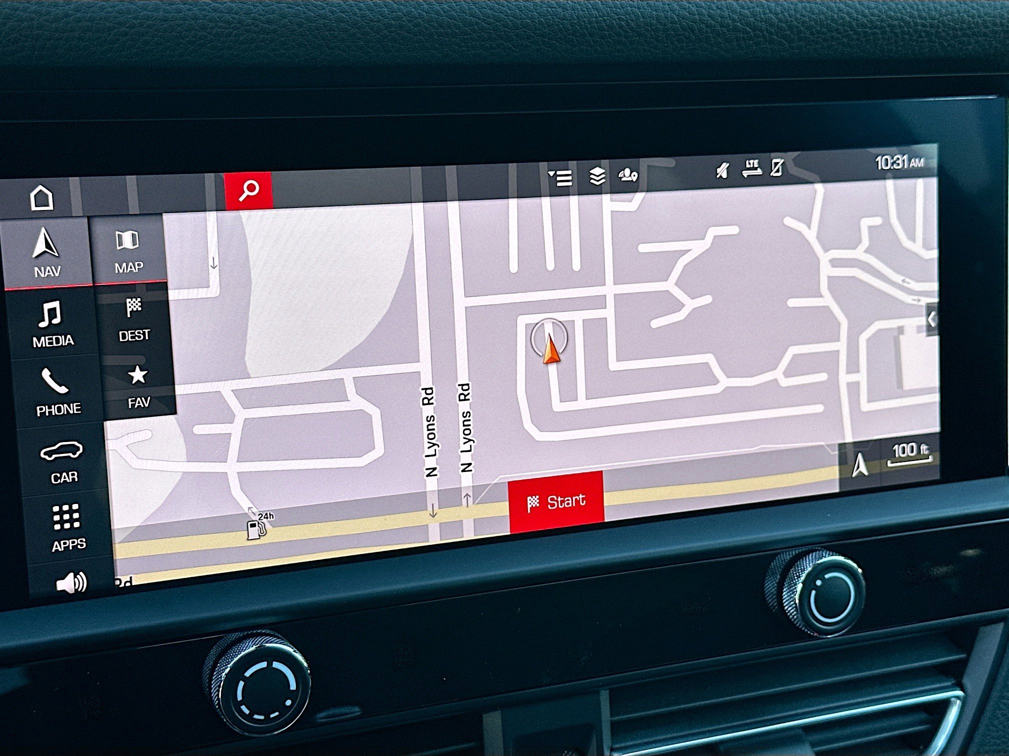 Used 2024 Porsche Macan image 14