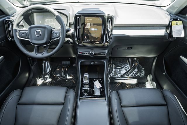 New 2026 Volvo XC40 B5 Plus w/ Protection Package Premier AWD/4WD image 21