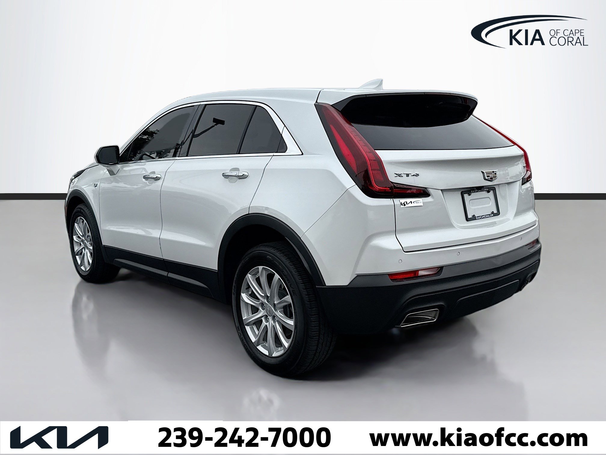 Used 2023 Cadillac XT4 Luxury w/ Driver Awareness Package image 4