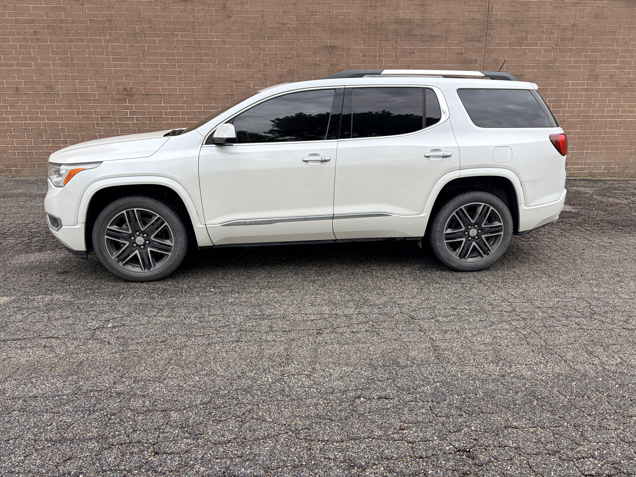 Used 2017 GMC Acadia Denali FWD image 2