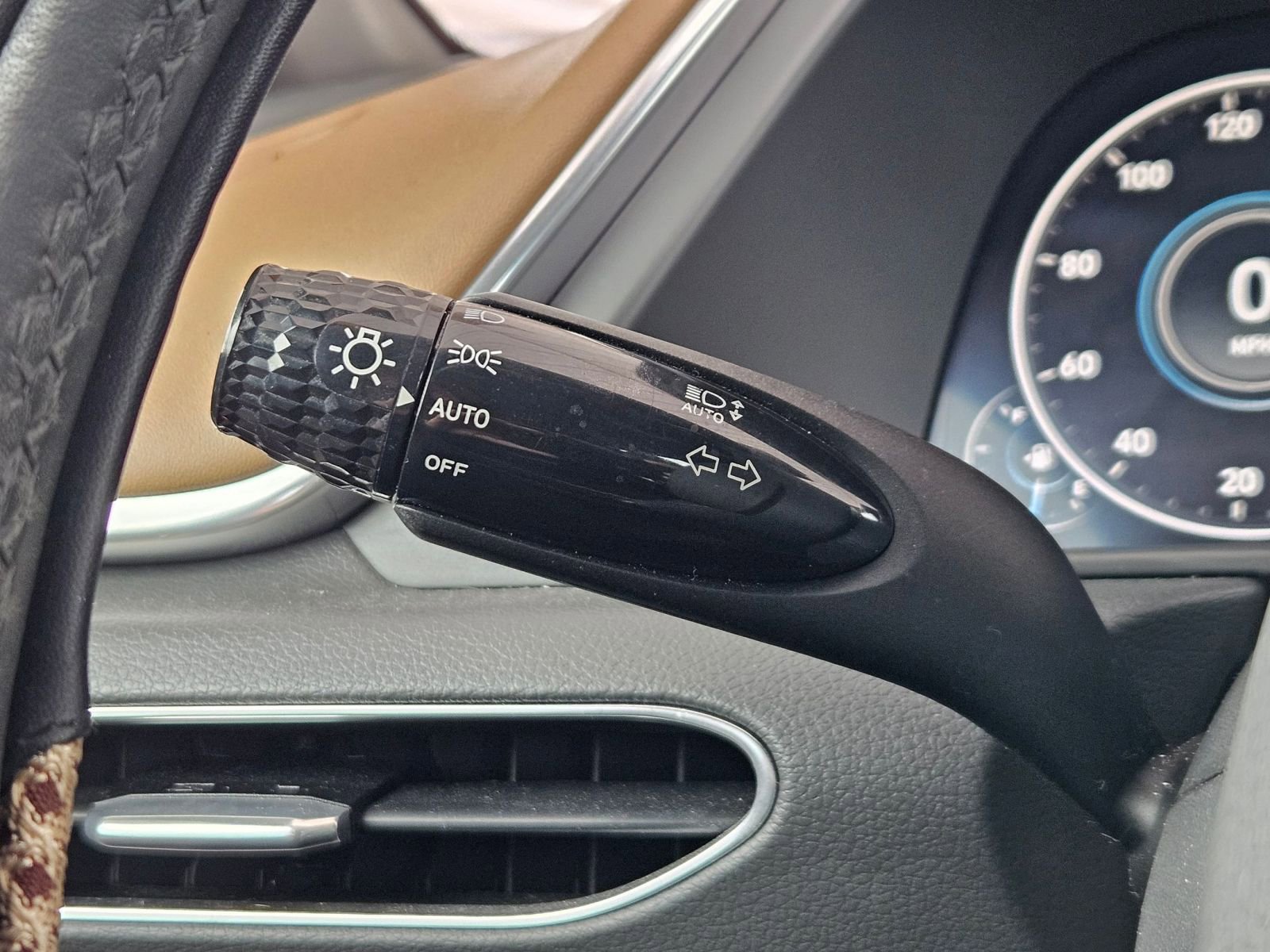 Used 2020 Hyundai Sonata SEL w/ Premium Package FWD image 13