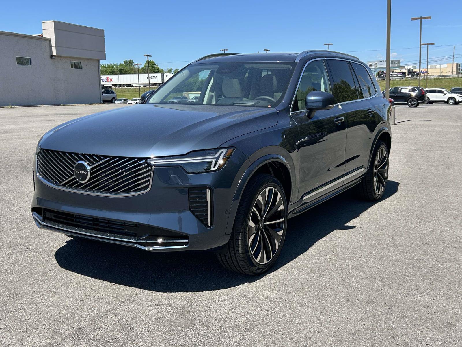 New 2026 Volvo XC90 T8 Ultra w/ Protection Package Premier AWD/4WD image 7
