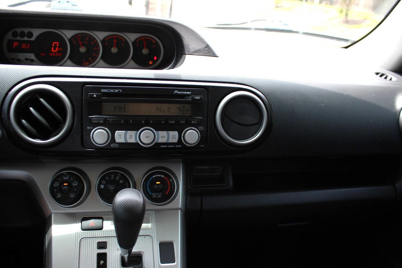 Used 2008 Scion xB FWD image 9