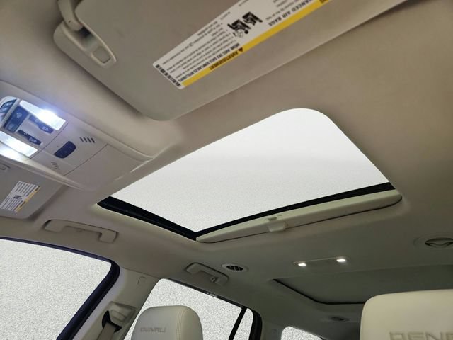Used 2021 GMC Acadia Denali w/ Denali Technology Package FWD image 12