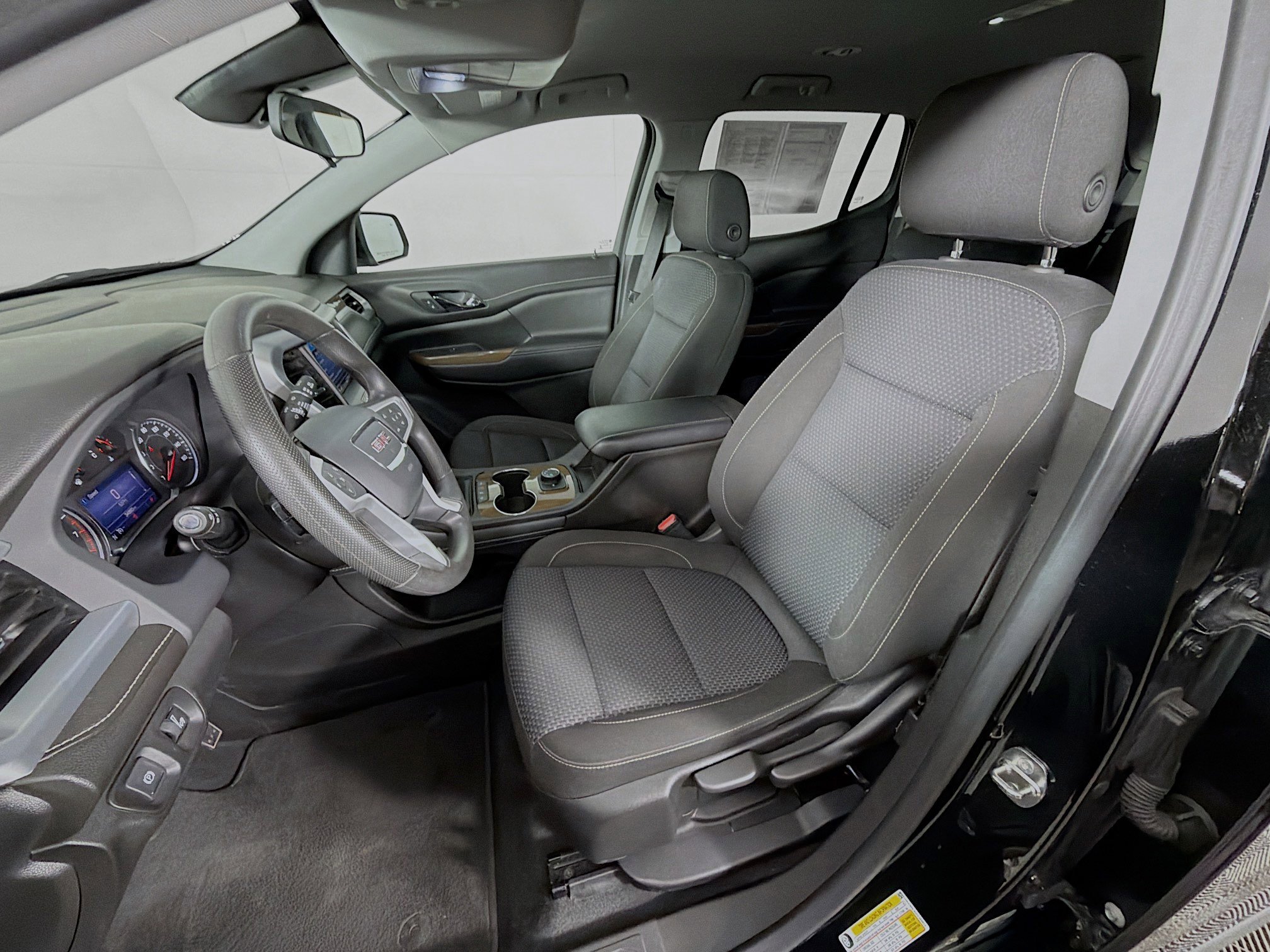 Used 2023 GMC Acadia SLE image 12