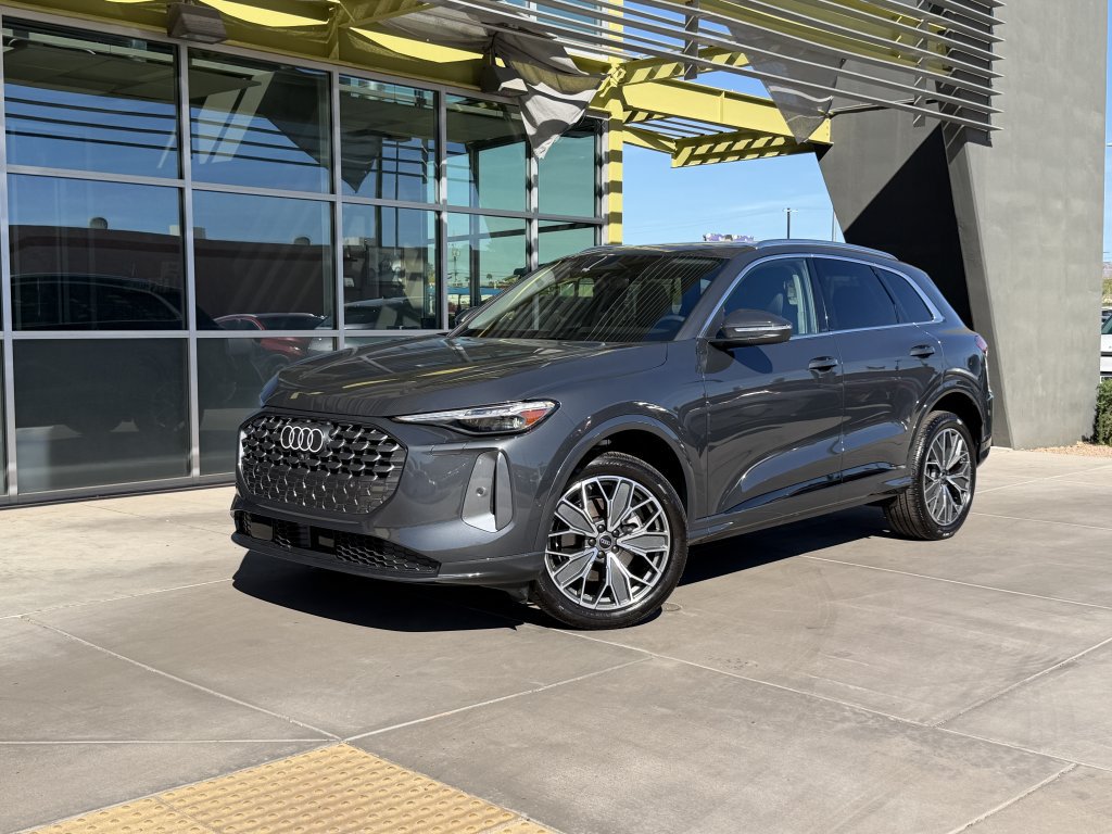 Used 2025 Audi Q5 Premium Plus w/ Premium Plus AWD/4WD image 1