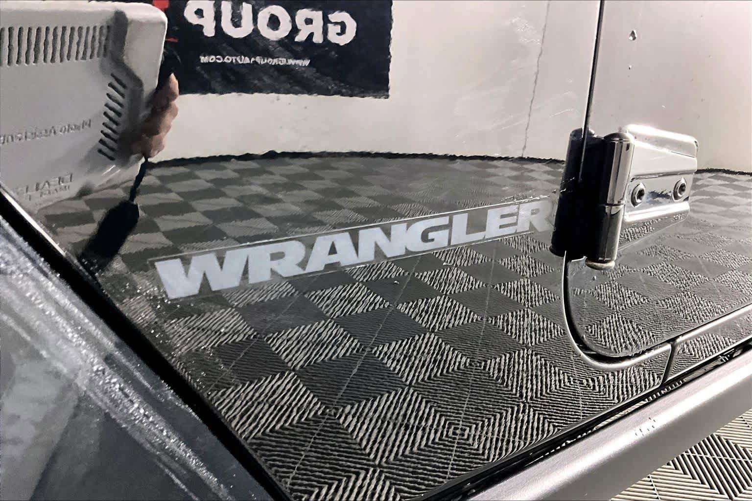 Used 2016 Jeep Wrangler Unlimited Sahara AWD/4WD image 28