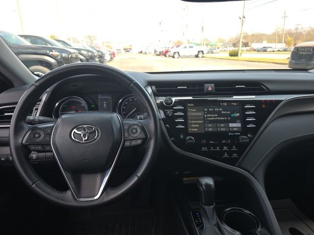 Used 2020 Toyota Camry SE w/ Sunroof Package FWD image 12
