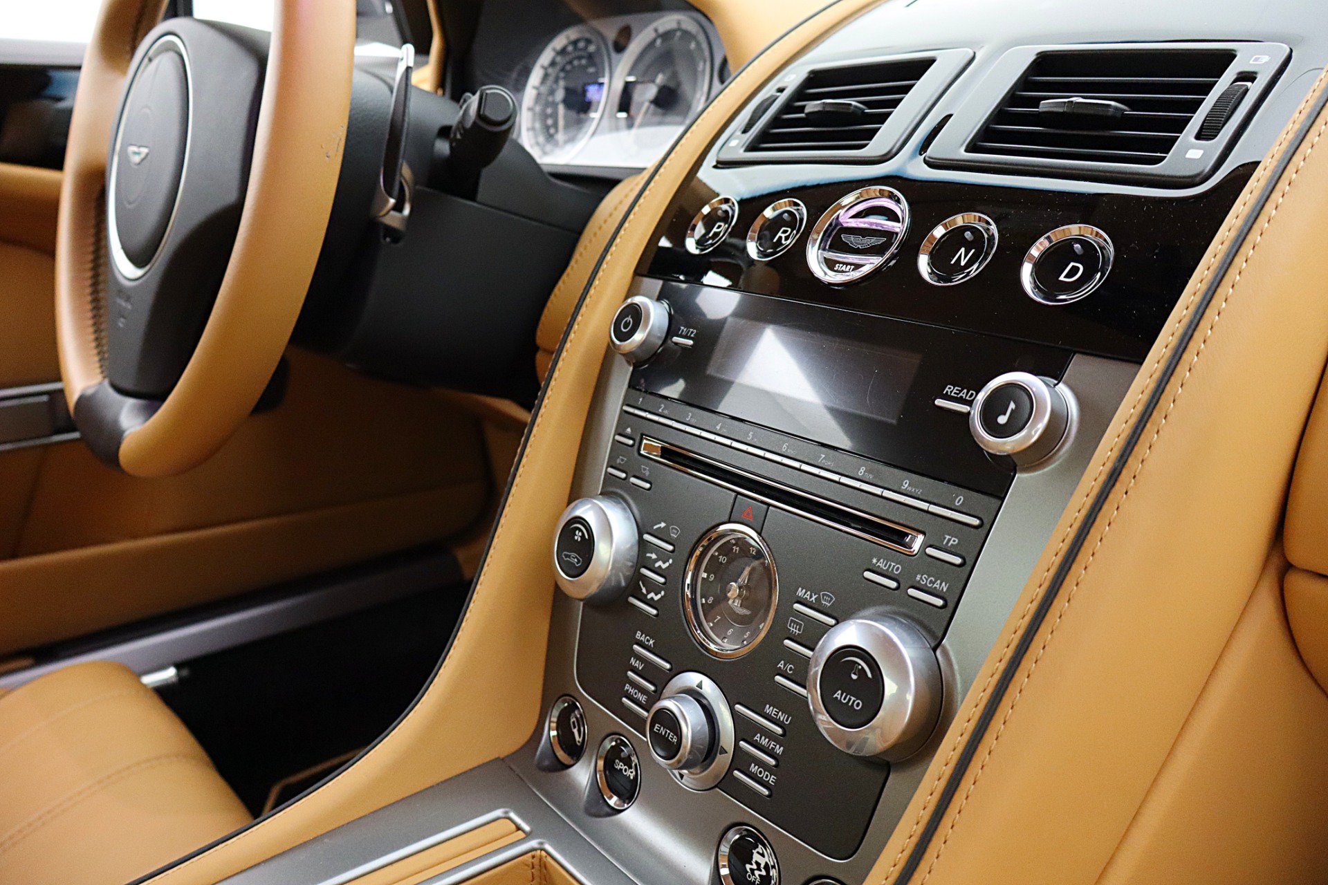 Used 2012 Aston Martin Virage Coupe RWD image 32